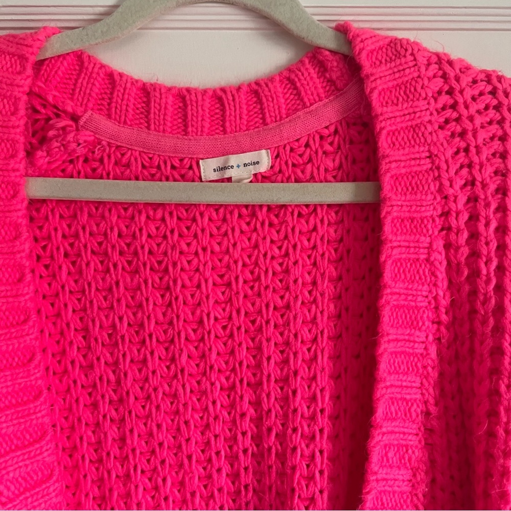 Silence + Noise Neon Pink Chunky Ally Cardigan Urban Outfitters - Picture 4 of 13